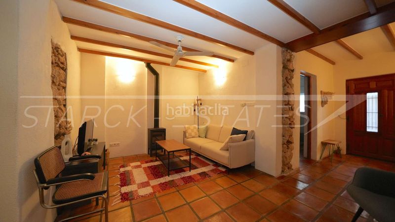 Foto f8b99b20-91a2-4c2e-9171-3dbb8fd129b9. Casa adossada amb xemeneia a Benidoleig