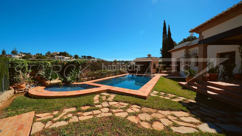 Foto a81000d9-7ff1-4a4c-b09a-d9e0b7f48c98. Casa amb xemeneia piscina a Centro Urbano Dénia