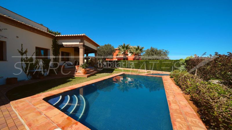 Foto c70fa3ec-bd2f-4559-a4b3-dd19ae2a3496. Casa amb xemeneia piscina a Centro Urbano Dénia
