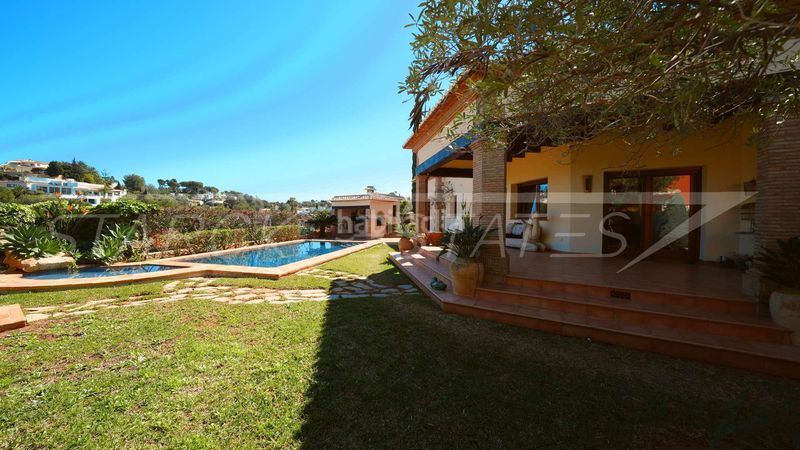 Foto f9e3e623-5597-42ba-ad6b-50d32a84c9c9. Casa amb xemeneia piscina a Centro Urbano Dénia