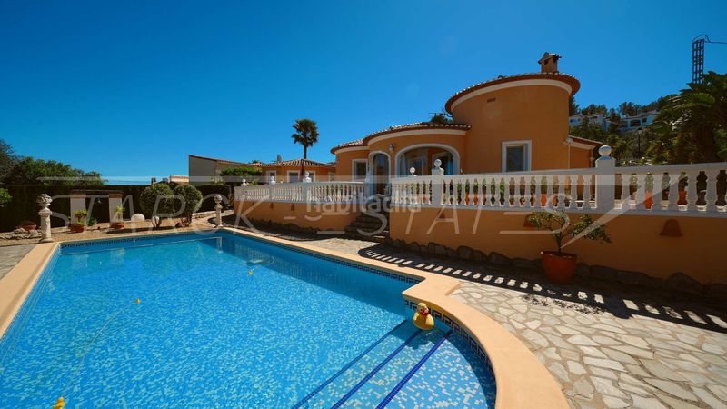Foto eee6df18-50c0-428c-ab12-b9a79ce51559. Casa amb xemeneia piscina a Orba