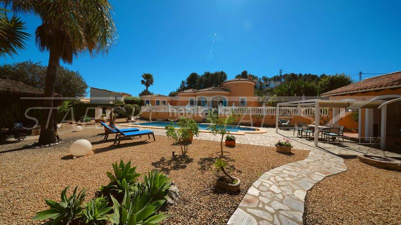 Foto f35015d9-a348-43b4-b75c-37f1f186fe01. Casa amb xemeneia piscina a Orba