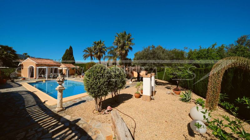 Foto f64b49d6-58aa-41d3-b433-9b20b576c015. Casa amb xemeneia piscina a Orba