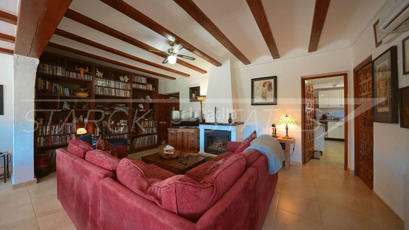 Foto 404bc528-6ec1-44d1-a7d4-9ac6046760bc. Casa amb xemeneia piscina a Orba