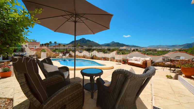 Foto f4637b75-da12-4fa6-a927-a1d5a8819a77. Casa amb xemeneia piscina a Orba