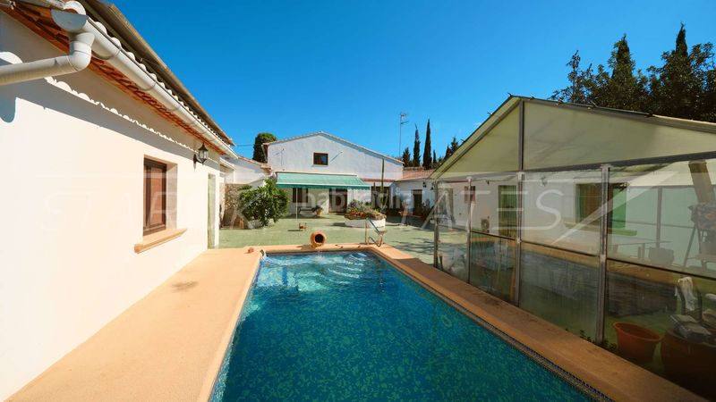 Foto f9f0213d-62be-4e63-858e-e22303a21118. Terreny residencial a Centro Pedreguer