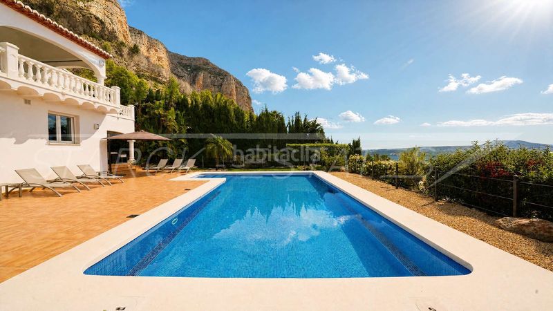 Foto 22653ac3-8c6a-4dd5-a856-4a35eea21561. Casa amb xemeneia piscina a Centro Ciudad Xàbia