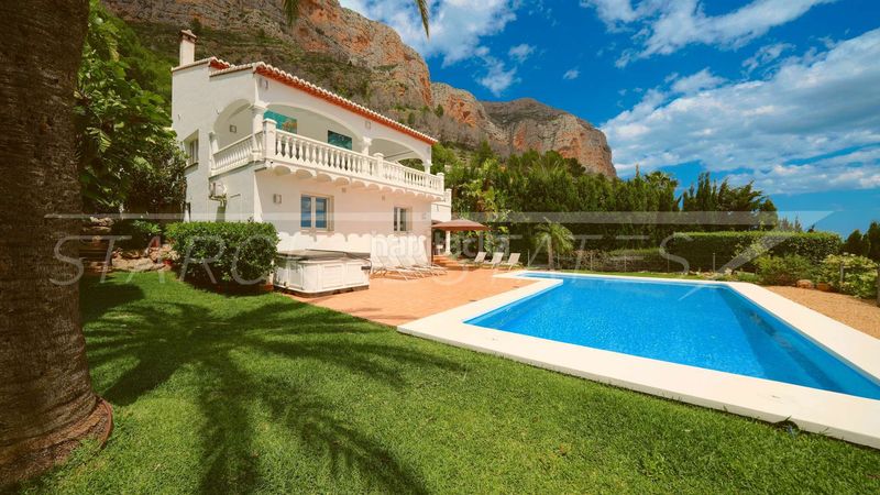 Foto 41aad18b-fabe-422b-84d4-cc94d0d43015. Casa amb xemeneia piscina a Centro Ciudad Xàbia