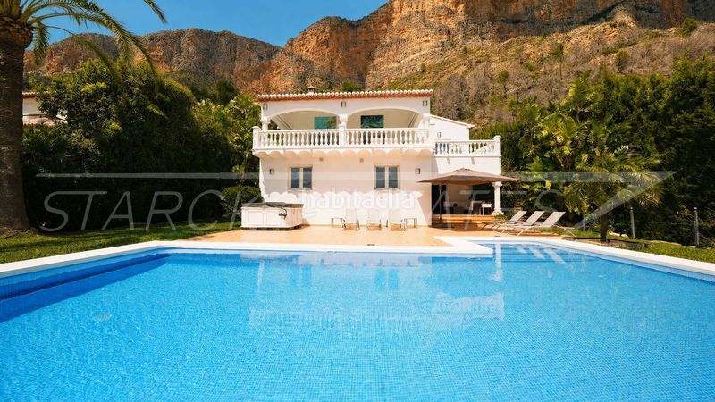 Foto 5a2b1e0f-b583-4881-b769-3d6cce665f4c. Casa amb xemeneia piscina a Centro Ciudad Xàbia