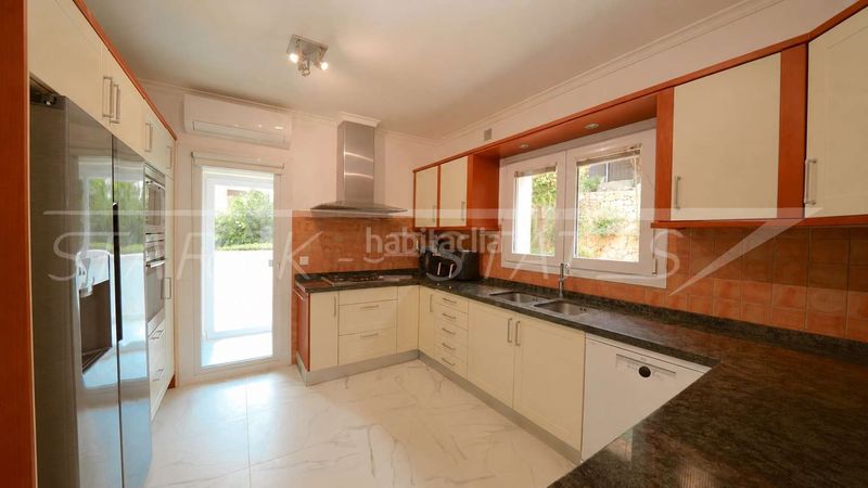 Foto e5f35964-1fa0-4c6b-8576-24474d9e72f1. Casa amb xemeneia piscina a Centro Ciudad Xàbia
