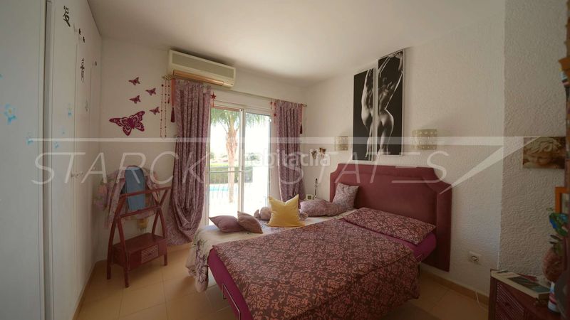 Foto b5dc11cb-55b0-4670-8fc3-b8f1b624b8e2. Casa con piscina in Poblets (els)