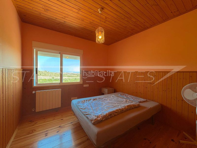 Foto ad380e49-e8bd-4ff2-b02a-d89377e067e9. Casa amb xemeneia piscina a Oliva pueblo Oliva