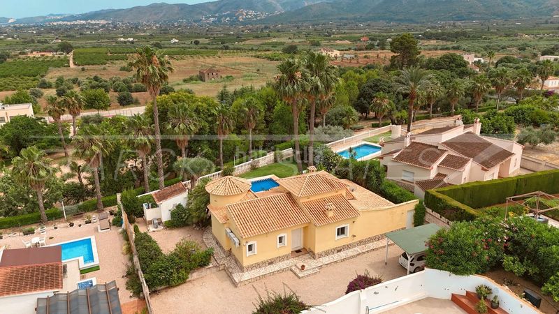 Foto 4a99a6df-7a79-422d-8769-c162e335a008. Casa amb xemeneia piscina a Beniarbeig