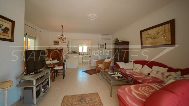 Foto 5f6a5190-997e-4760-b2f0-c14a62bcf5e7. Casa amb xemeneia piscina a Beniarbeig