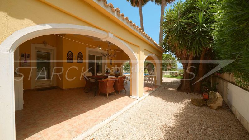 Foto c44955b7-d567-476f-992a-af60cc306195. Casa amb xemeneia piscina a Beniarbeig