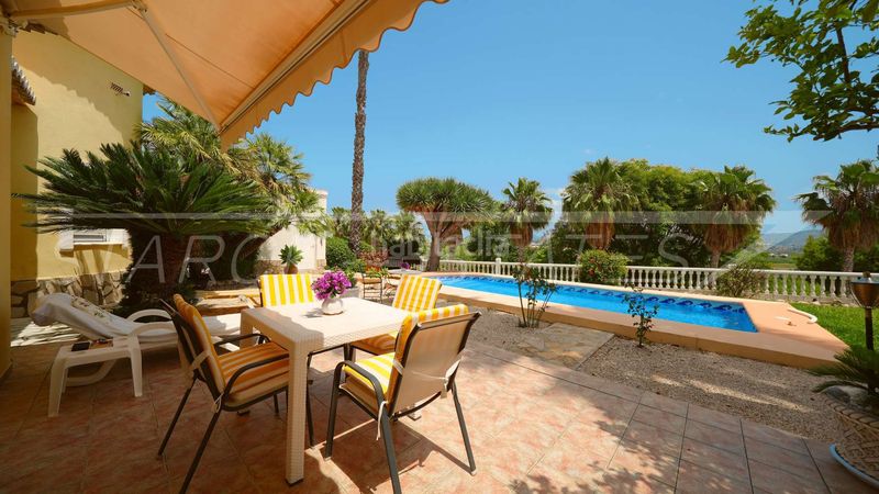 Foto f8c5a8c3-4d2c-46fb-a292-c8d8d20e1011. Casa amb xemeneia piscina a Beniarbeig