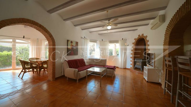 Foto b92d0430-69ef-4e29-b5ee-44e55003dfc6. Casa amb xemeneia piscina a Poblets (els)