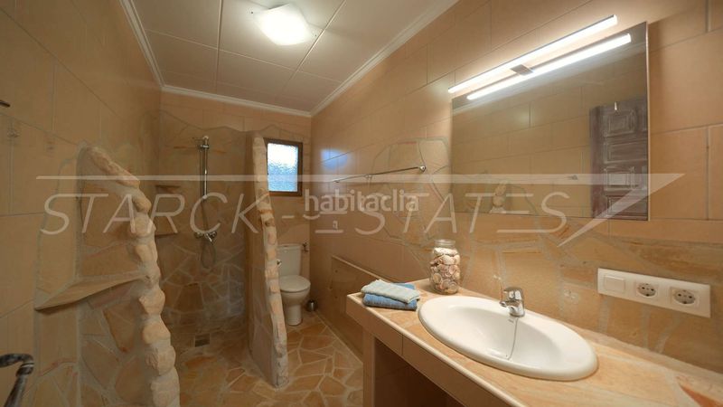 Foto df940c1c-48a4-428a-a170-958efa9e9c62. Casa amb xemeneia piscina a Poblets (els)