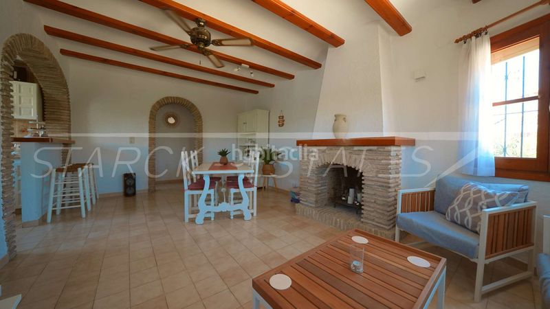 Foto 0d572dfa-5819-4cdd-9704-defee133c525. Casa amb xemeneia a Poblets (els)