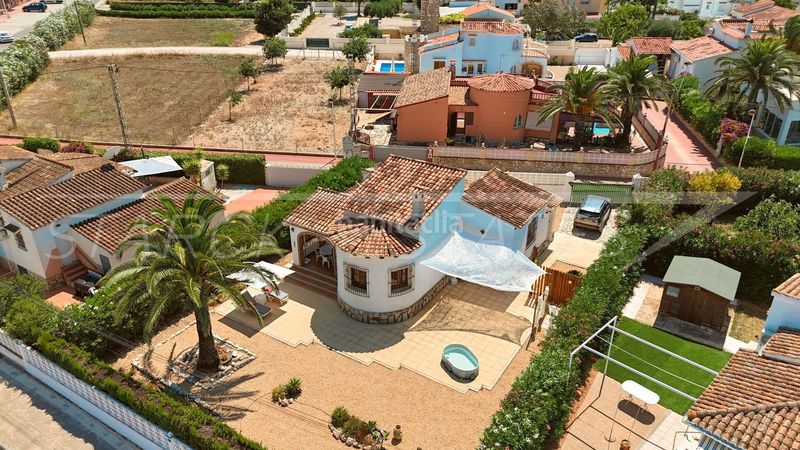 Foto 74fc7fac-0b93-4f5f-ab3e-acdd05e02950. Casa amb xemeneia a Poblets (els)