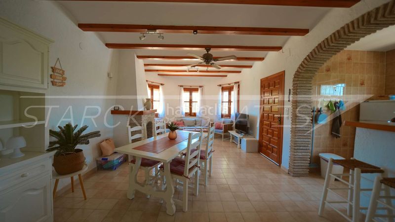 Foto b15096d1-873c-4d5c-bb90-ddce1d36dd2a. Casa amb xemeneia a Poblets (els)