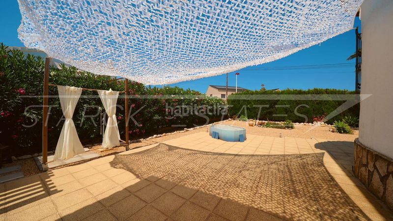 Foto c088ca65-c016-4eaf-b1ee-5413fd473a63. Casa amb xemeneia a Poblets (els)