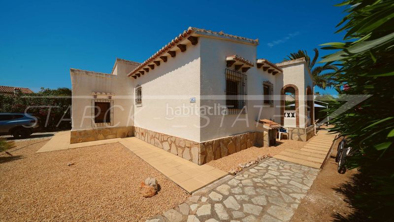 Foto f039d97a-2a30-4125-a154-898834d63a1d. Casa amb xemeneia a Poblets (els)