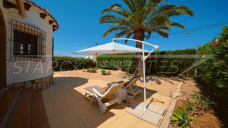 Foto f1873a2f-04ed-45d3-bbc3-67e8b84d6767. Casa amb xemeneia a Poblets (els)