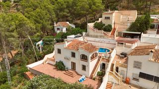 Casa en Atz�bia (L�)