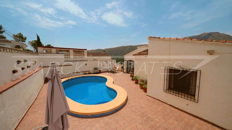 Foto 1e4d1956-e635-4b18-8e60-4ef893110c80. Casa amb xemeneia piscina a Atzúbia (L´)