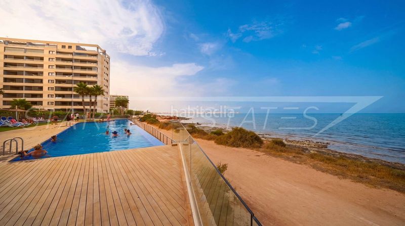 Foto 8ae8f4bf-29ac-48bf-9e53-4f92ecc700a5. Apartament amb piscina a Punta Prima Orihuela