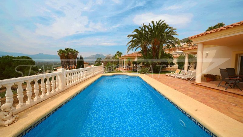 Foto 83d586dc-8d3d-4e1d-9382-670ca43db401. Casa amb piscina a Sanet y Negrals