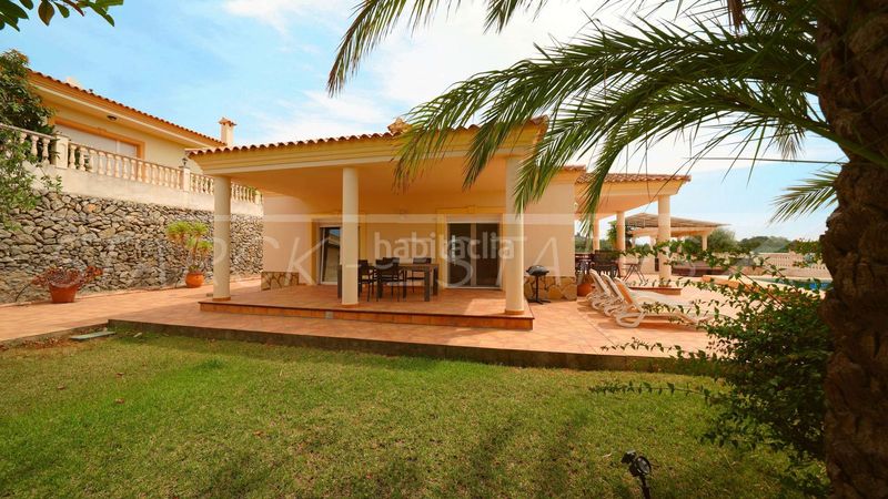 Foto a799b10a-3c86-4939-865f-a0294e633b52. Casa amb piscina a Sanet y Negrals