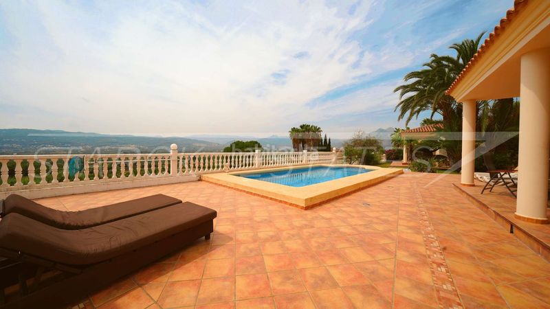 Foto acd5a3cc-a7f0-4afb-9d1f-45a64f2a1575. Casa amb piscina a Sanet y Negrals