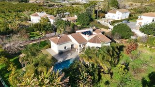 Casale in Centro. Lujo mediterráneo en un paraíso natural  finca en pedreguer