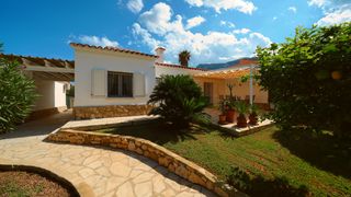 Casa a La Pedrera-Vessanes. Encantador bungalow con vistas al montgó, jardín privado y pisci