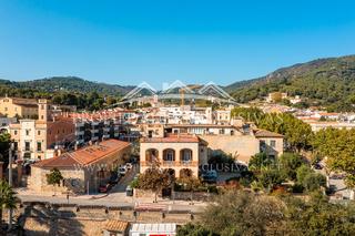 Bauernhof in Passeig de la riera 40. Impresionante masia histrica en el centro de tei