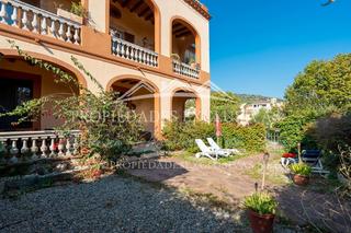 Masia a Passeig de la riera 40. Impresionante masia histrica en el centro de tei