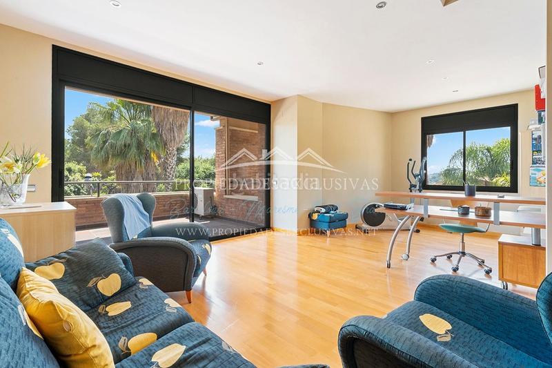 Foto 3cd14d9d-57c0-467e-9975-51a4f2f24d42. Chalet dans carrer ramon llull 29 dans Teià