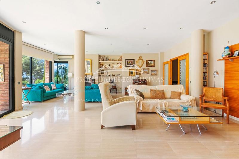 Foto 43b0aa18-cfde-44f7-91cb-69bd55bdfaee. Chalet dans carrer ramon llull 29 dans Teià