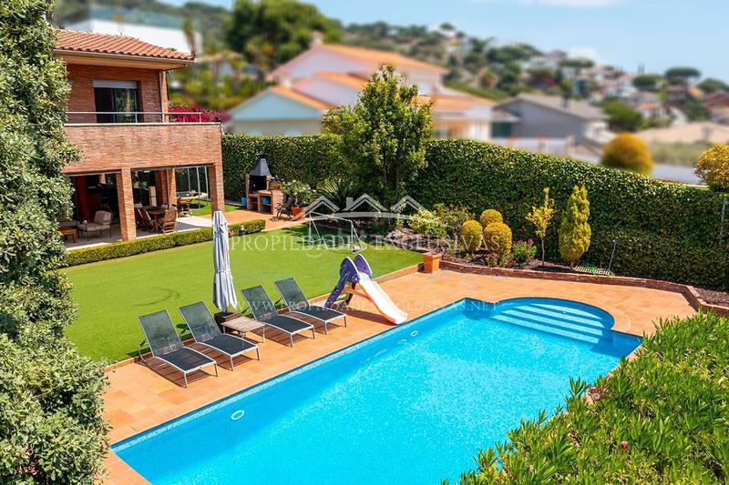 Foto c3a2e8ed-f394-488b-8d20-fc489030fd95. Chalet dans carrer ramon llull 29 dans Teià