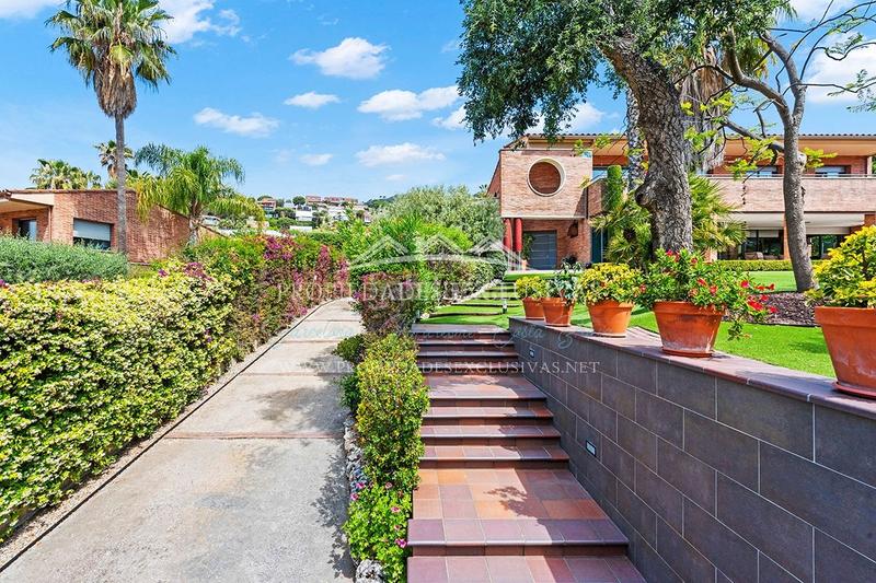 Foto c4f26ae8-630d-4ce5-8256-49fc5a15d3e3. Chalet dans carrer ramon llull 29 dans Teià