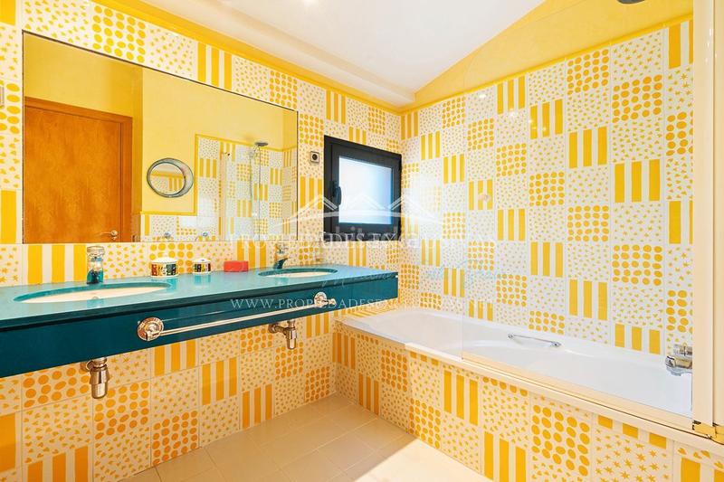 Foto cf468985-d4da-43d1-b178-42d9843b752b. Chalet dans carrer ramon llull 29 dans Teià