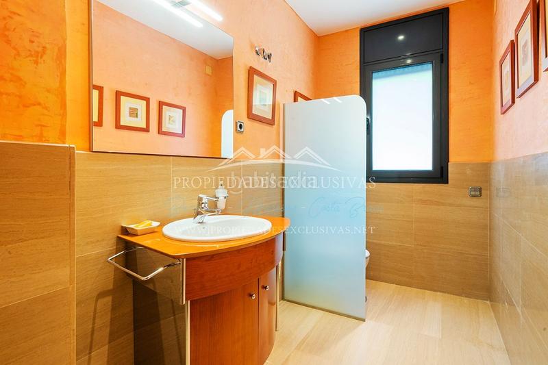 Foto f268e34f-9ed0-4e79-b0b2-177f9c095327. Chalet dans carrer ramon llull 29 dans Teià