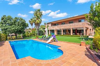 Chalet in Carrer ramon llull 29. Majestuosa propiedad en sant berger
