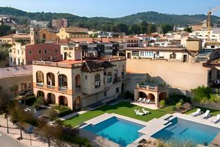 Chalet in Passeig de la riera 51. Impresionante masia histrica en el centro de tei