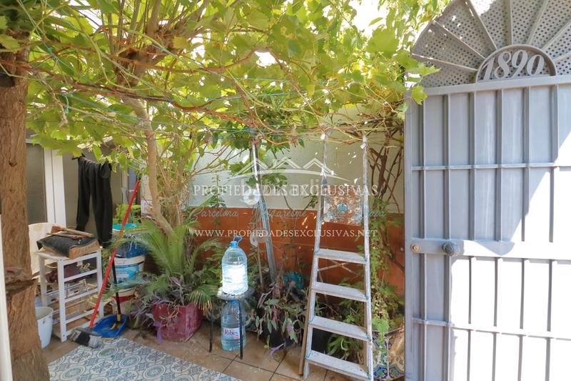 Foto 37475b0b-06fb-4fd4-a222-c642173647fb. Masia a carrer mare de déu del carme 72 a Centre Masnou (El)