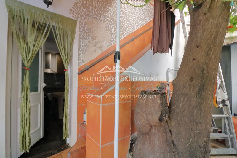 Foto 6b6fbe0c-caba-4268-adf0-d3946658f23c. Masia a carrer mare de déu del carme 72 a Centre Masnou (El)