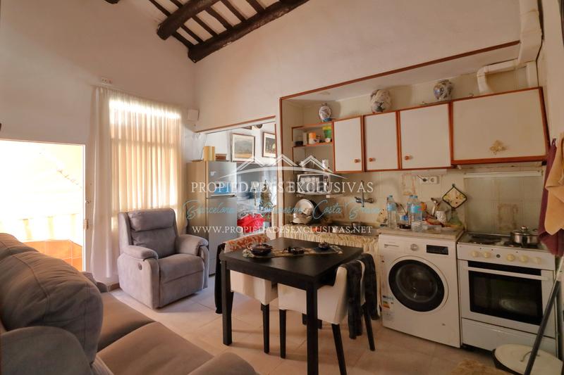 Foto d57e3018-ffde-4c63-b415-a74e8428a42f. Masia a carrer mare de déu del carme 72 a Centre Masnou (El)