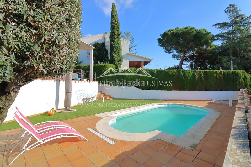 Foto a85c2933-e1ee-487b-82cc-576e381469b1. Xalet amb xemeneia calefacció aparcament piscina a Cabrils
